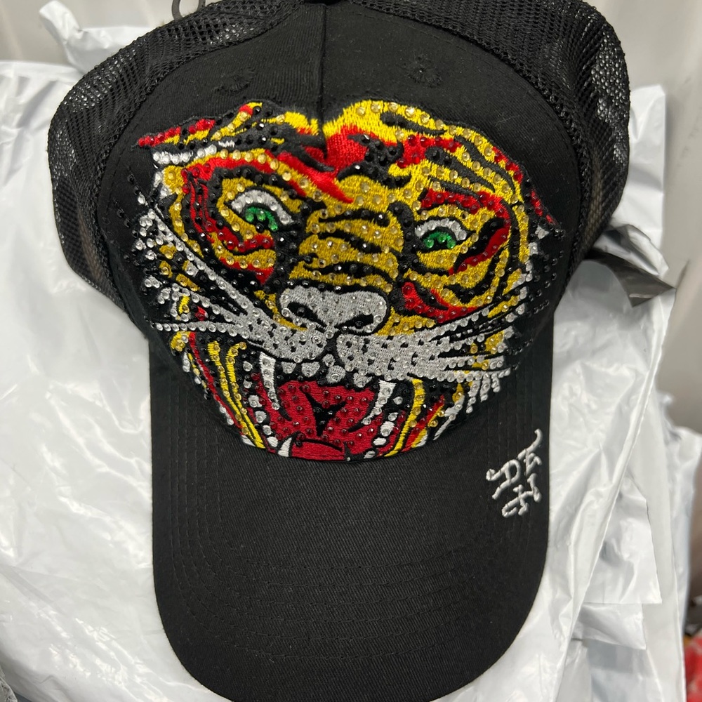 MENS ED HARDY RHINESTONE TIGER BLACK SNAPBACK ADJUSTABLE TRUCKER HAT